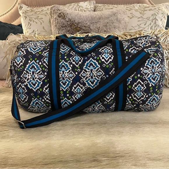 VERA BRADLEY Ink Blue Large Duffle Bag Round Traveling 2 Handle Zip Top 2014 - Picture 6 of 13